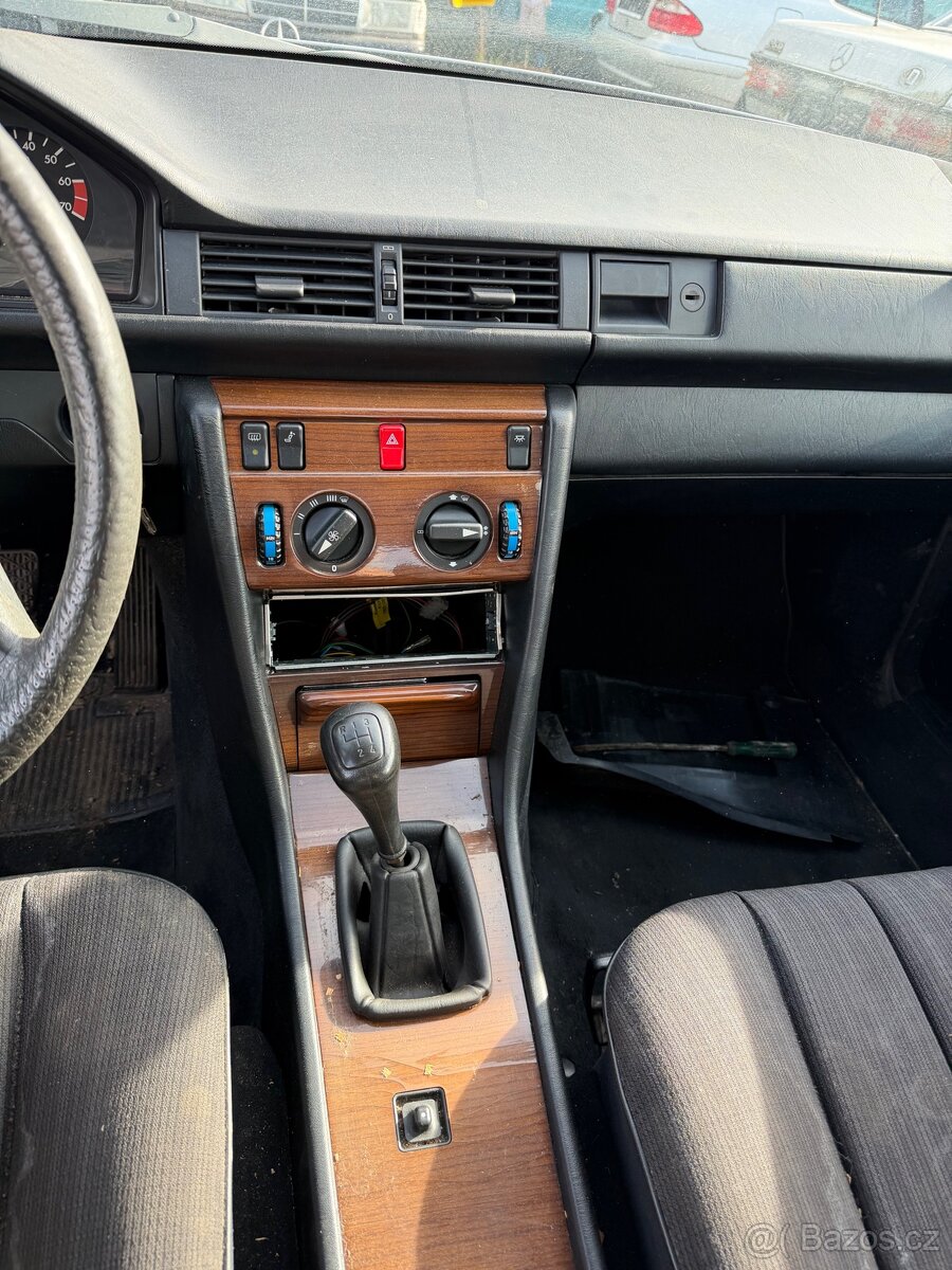 Mercedes Benz w124 230E - 5