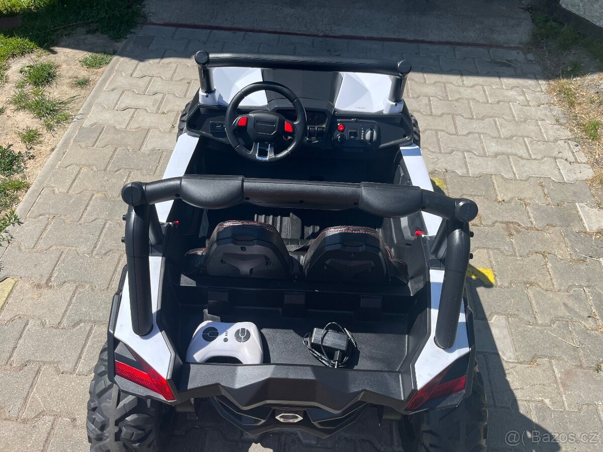 Dětská el.bugina 4x4 pro dvě děti nosnost 55 kg jako nová