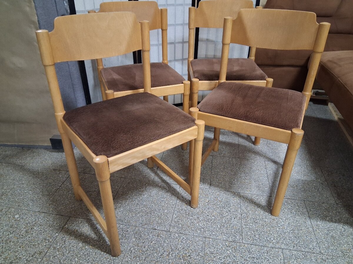 Dvě sady jidelnich židlí - 5