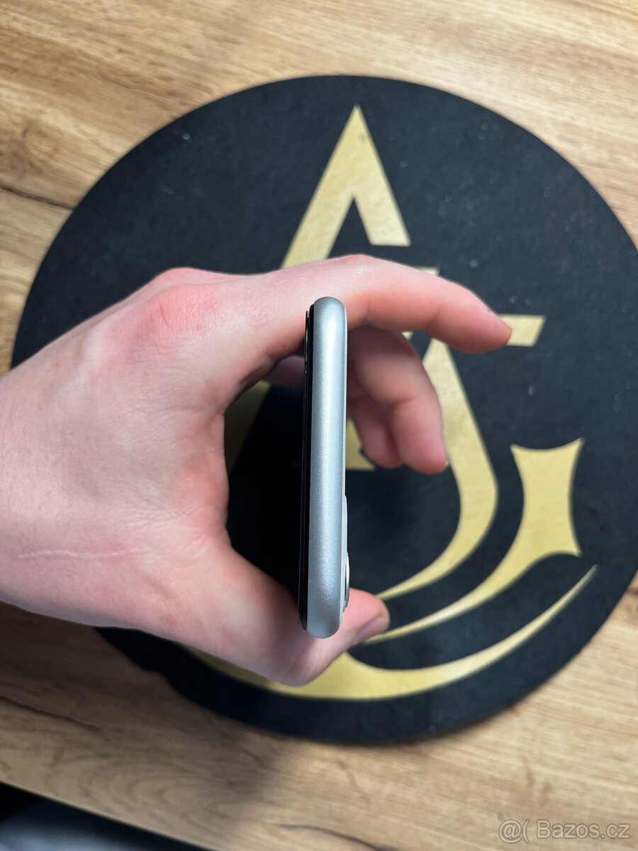 iPhone 11 - 64 GB - 100% baterie - 5