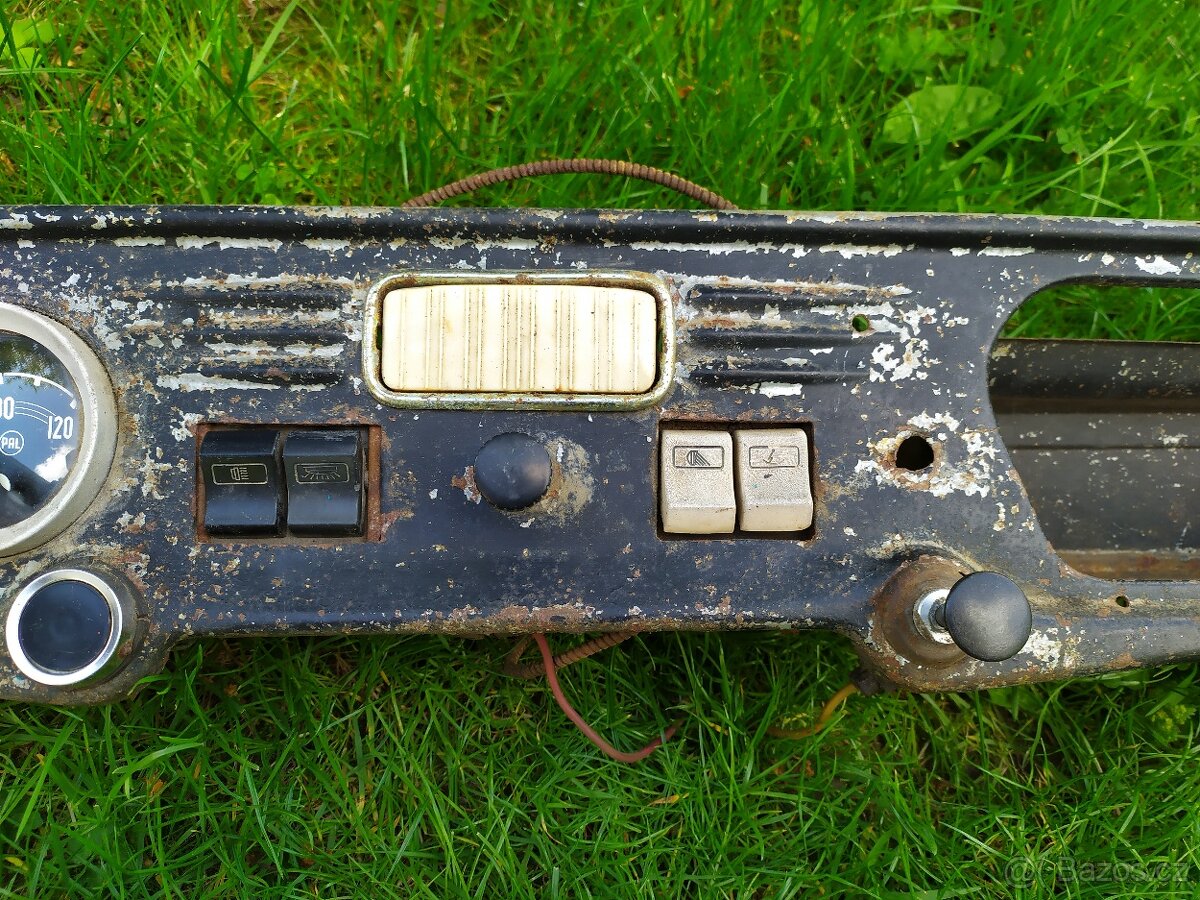 Palubní deska na historickou Škodu Octavia - 5