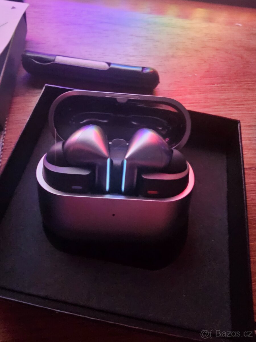 Samsung Galaxy Buds3 Pro stříbrné - 5