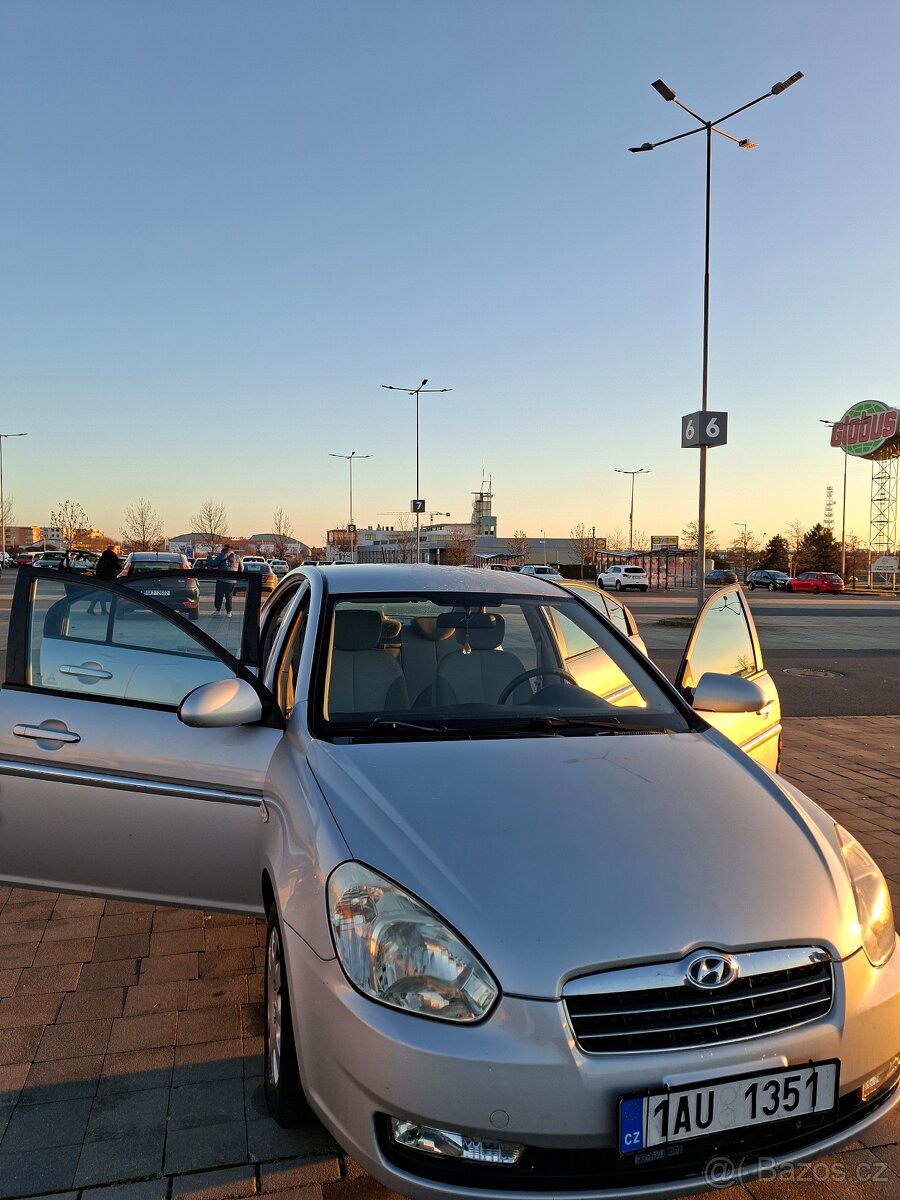 Hyundai Accent 1.4 benzín, rok 2009 - 5