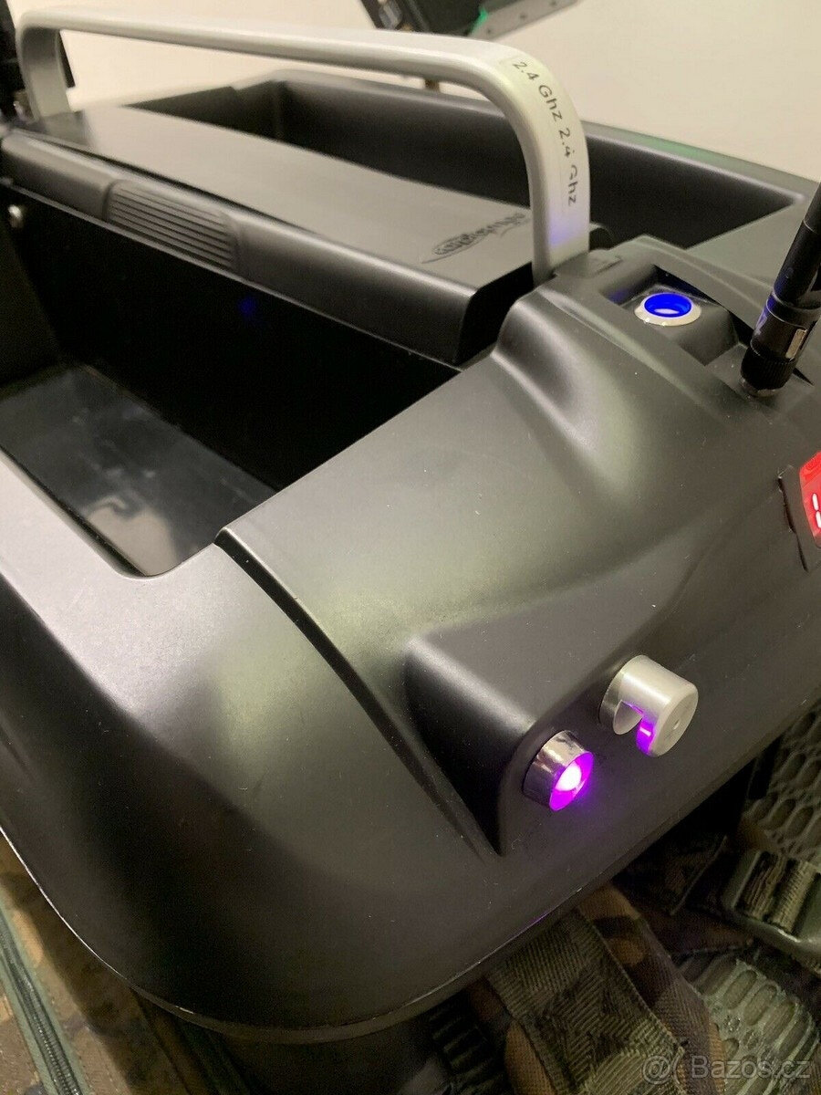 Carplounge RT4 návnadový člun s GPS autopilotem Raymarine vš - 5