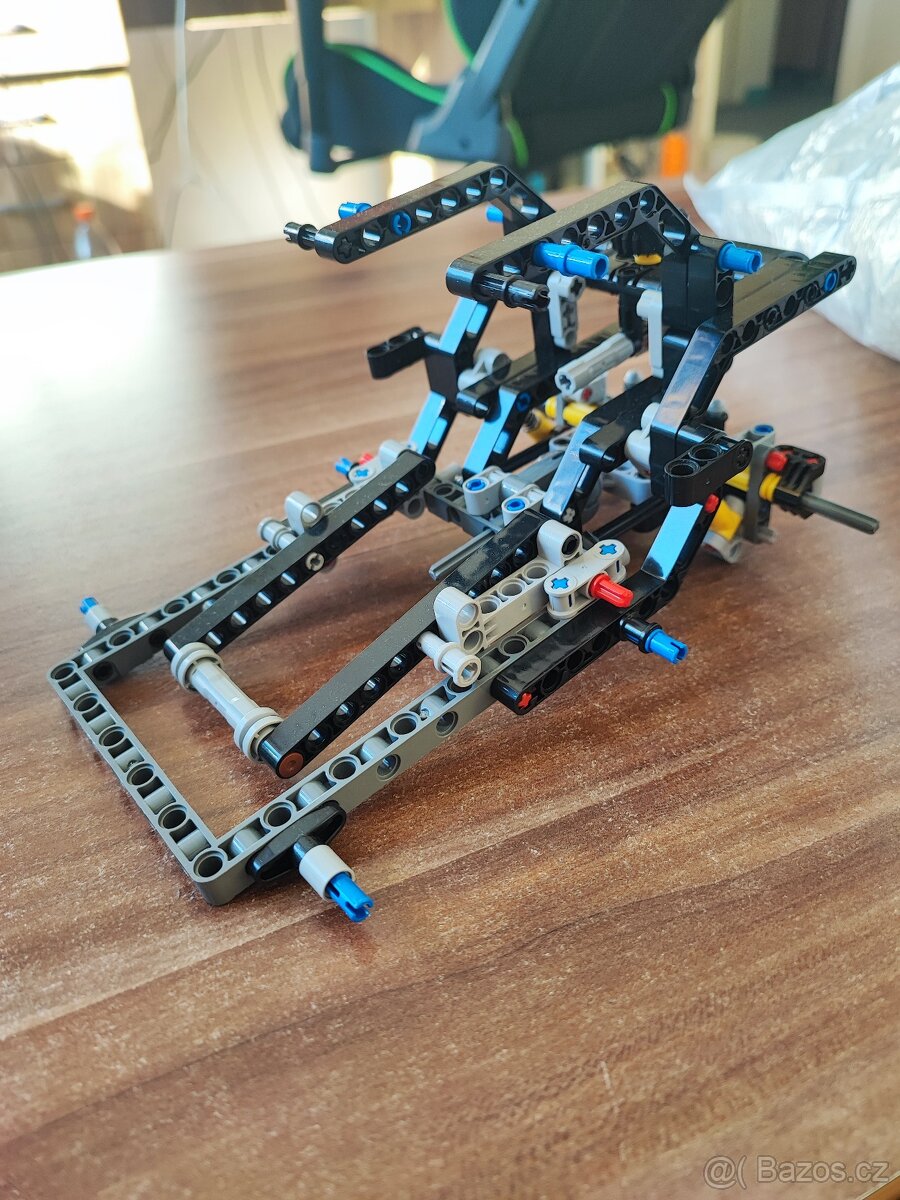 LEGO technice Rychle a zběsile 1970 Dodge Charger - 5