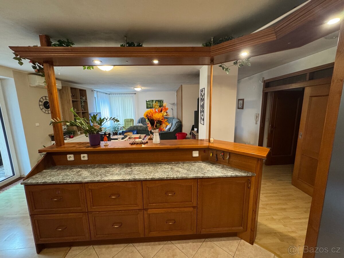 Kuchyňská linka s barem - 5