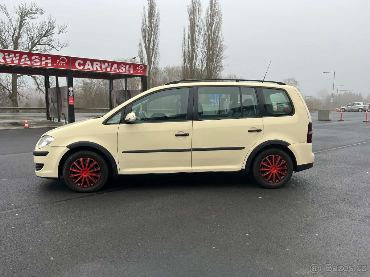 Volkswagen Touran - 5