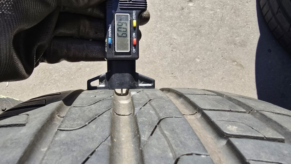 Letní pneu 235/40/19 Pirelli - 5