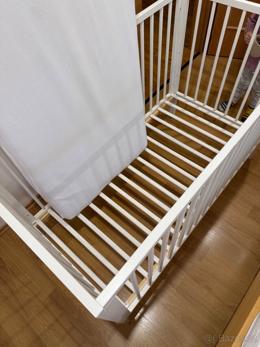 Bílá dětská postýlka s matrací v TOP stavu - 5