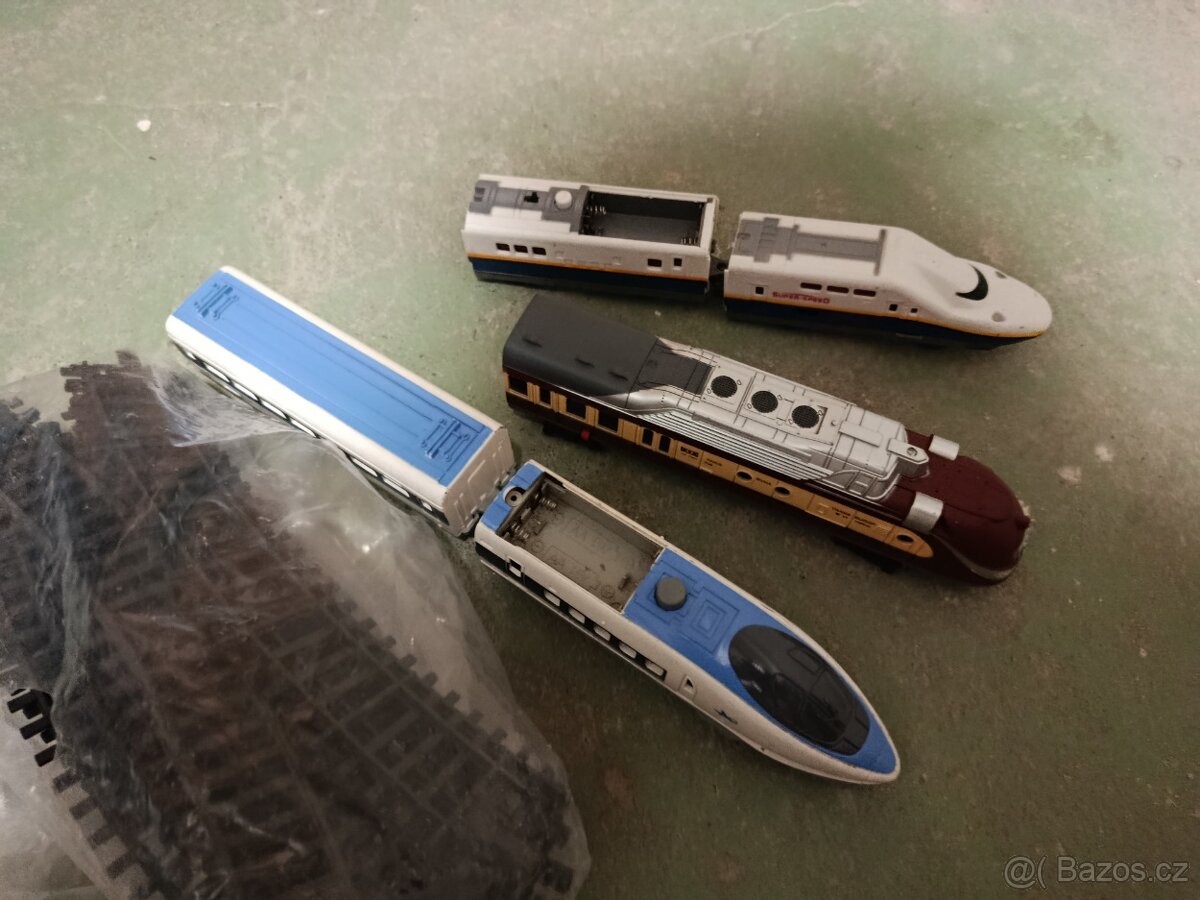 skákací míč+mašinky s koleji , piano - 5