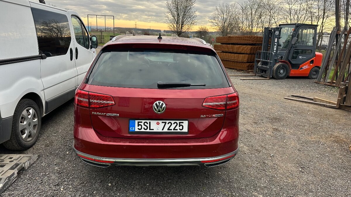 Passat B8 Alltrack 2.0TDi 176kw / webasto / ACC / DCC / pano
