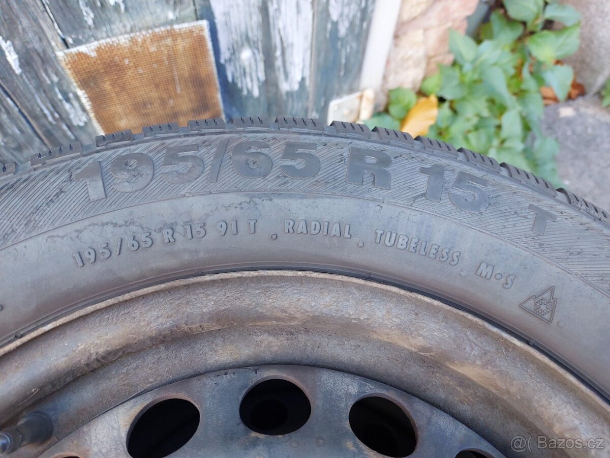 4x kompletní zimní kola 195/65 R15 91T + poklice Octavia III - 5