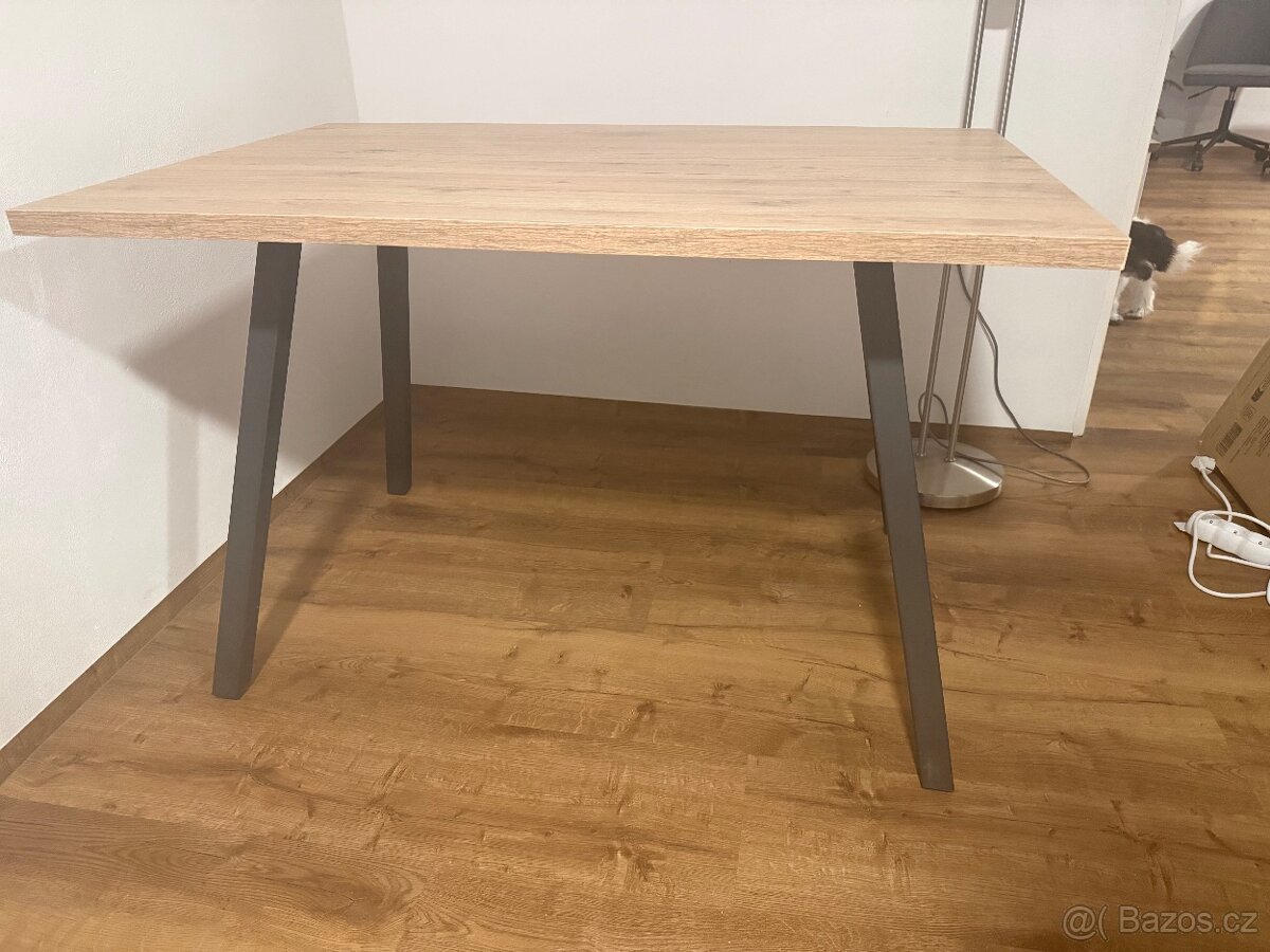 Jídelní stůl - 5