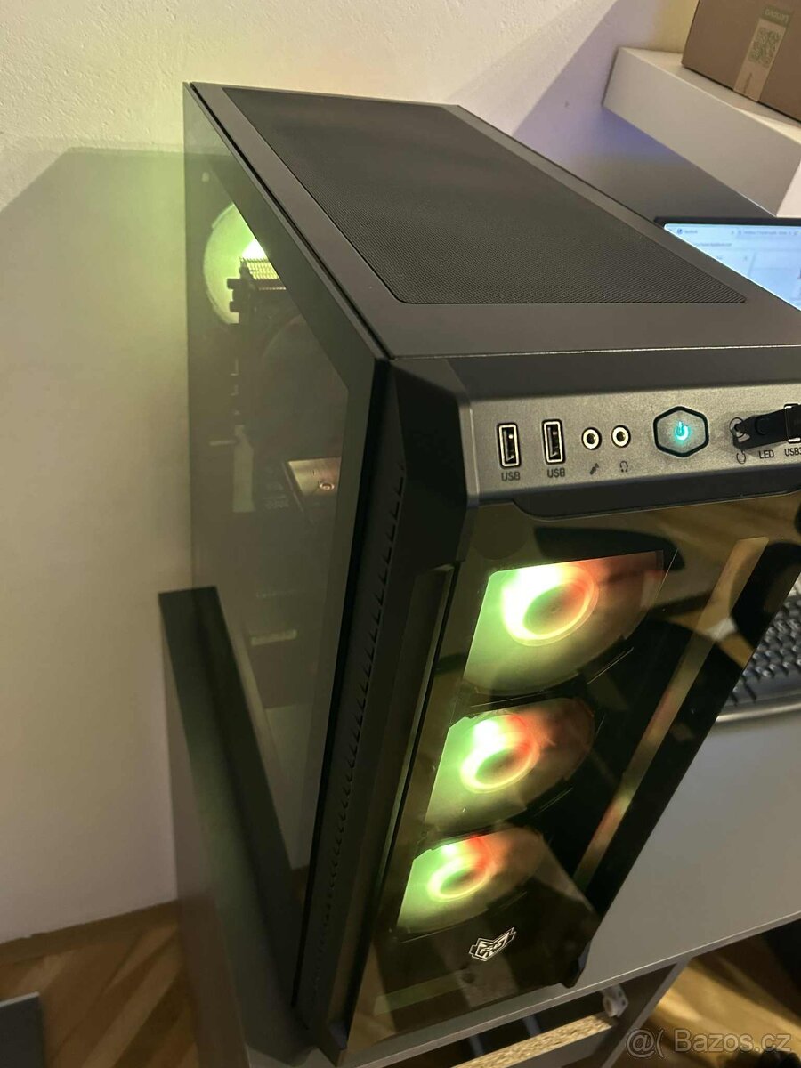 Herní PC: i7-7700k | GTX 1070 Ti | 16 GB RAM | 256 GB SSD | - 5