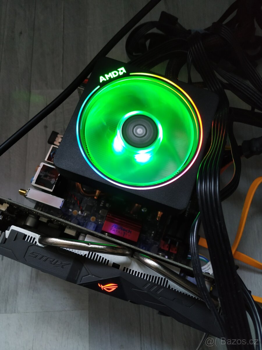 AMD Ryzen 5 1600X + AMD RGB chladič - 5