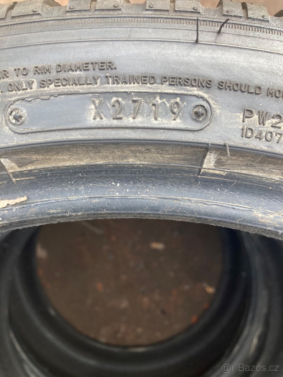 245/40/19 zimní - 5