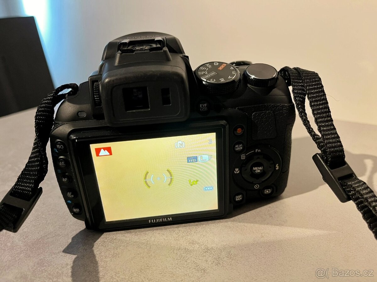 Fujifilm FinePix HS30 EXR - 5