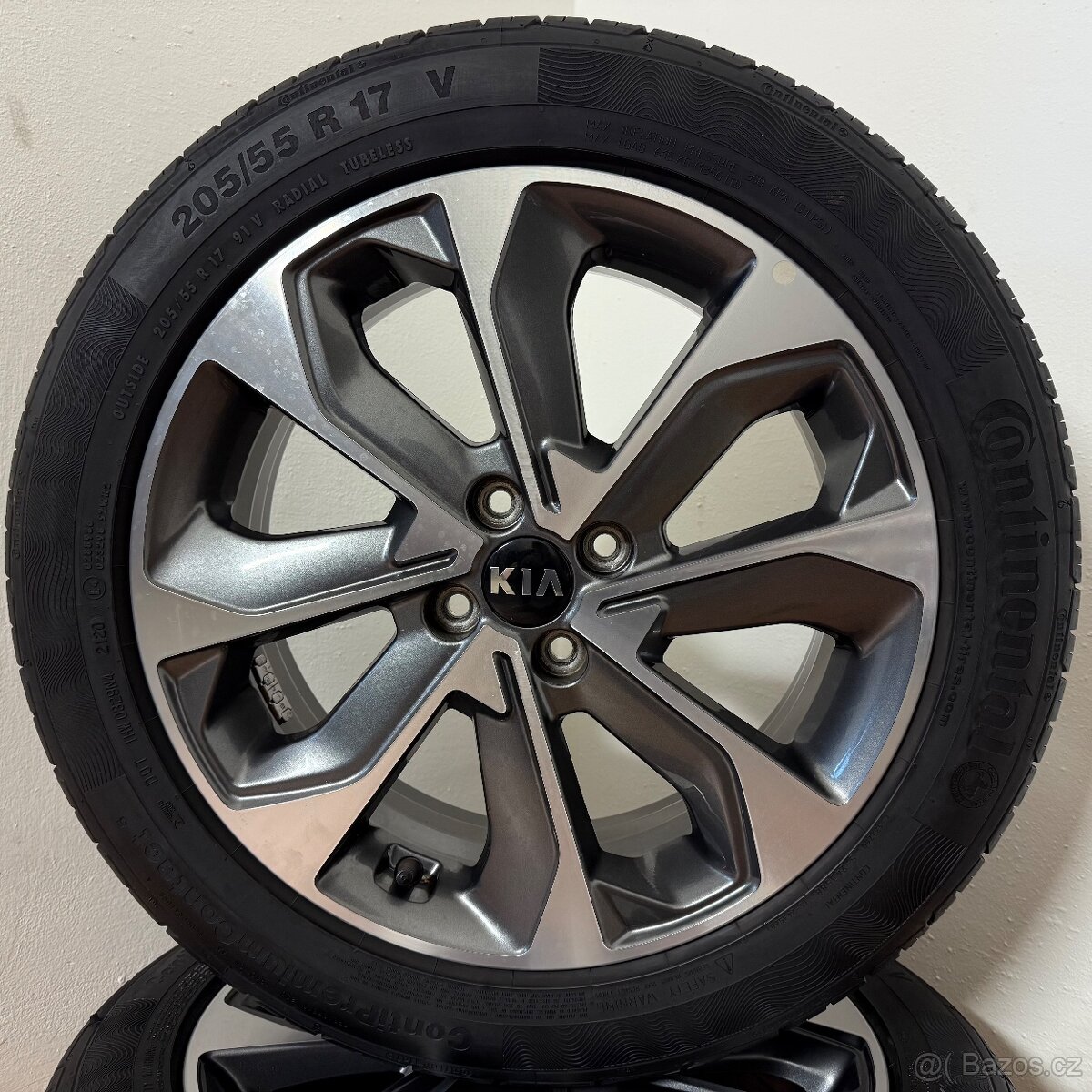 ZÁNOVNÍ KIA STONIC 4x100 R17 ET50+LETNÍ 205/55R17 6mm - 5