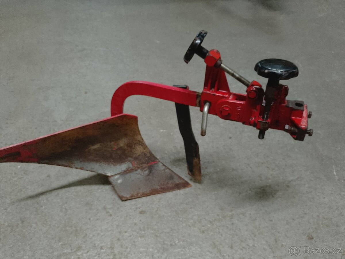 Vari jednostranný pluh pravý + nastavovací těleso - 5