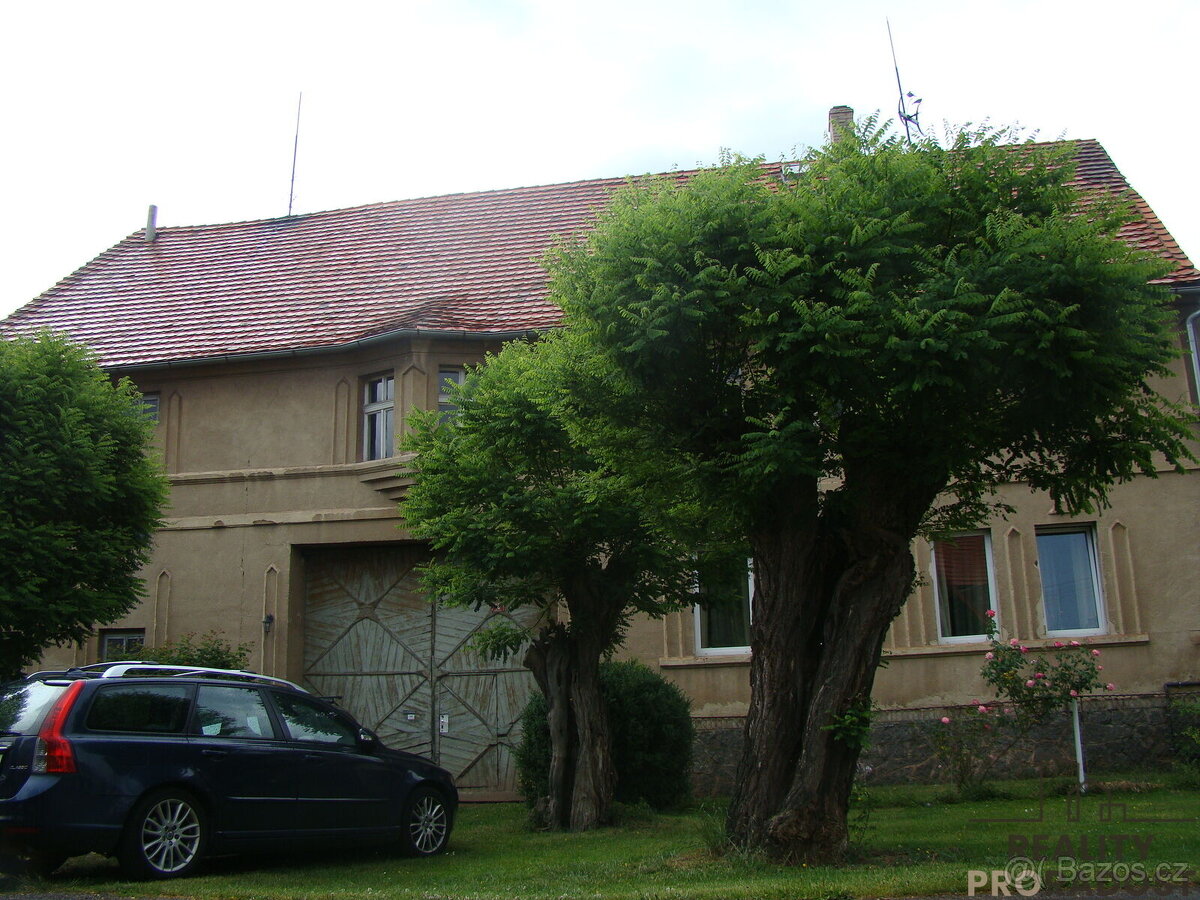 Prodej rodinného domu se zahradou a stavebním pozemkem v Hoř - 5