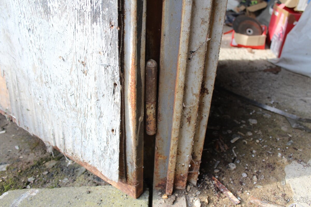 Prodám plechová vrata 240x235 cm - 5