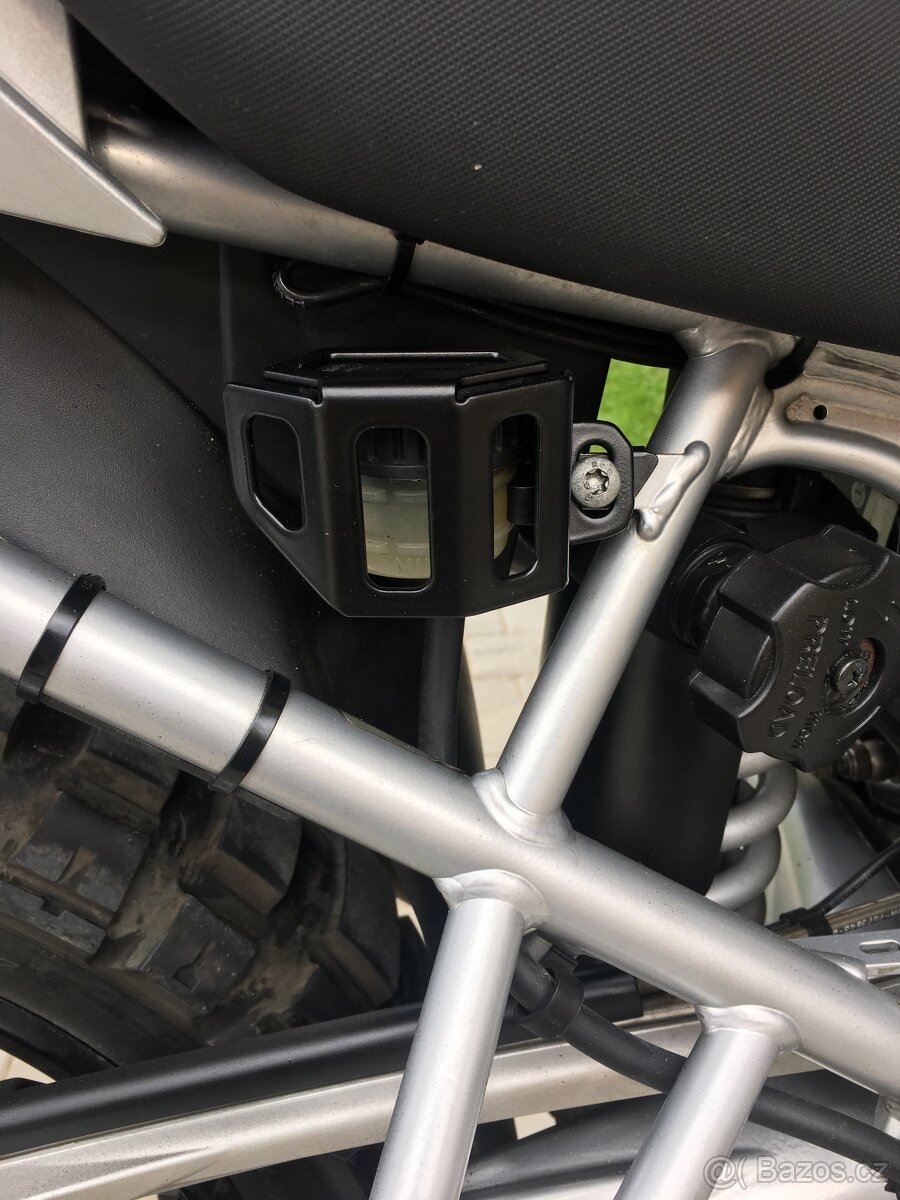 Kryt brzdové nádobky na BMW GS 1200