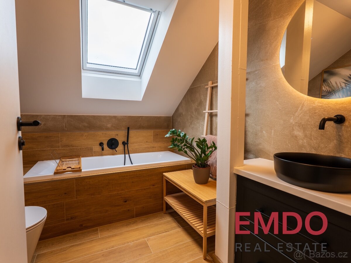 Prodej domu 196 m² s pozemkem 994 m² - 5