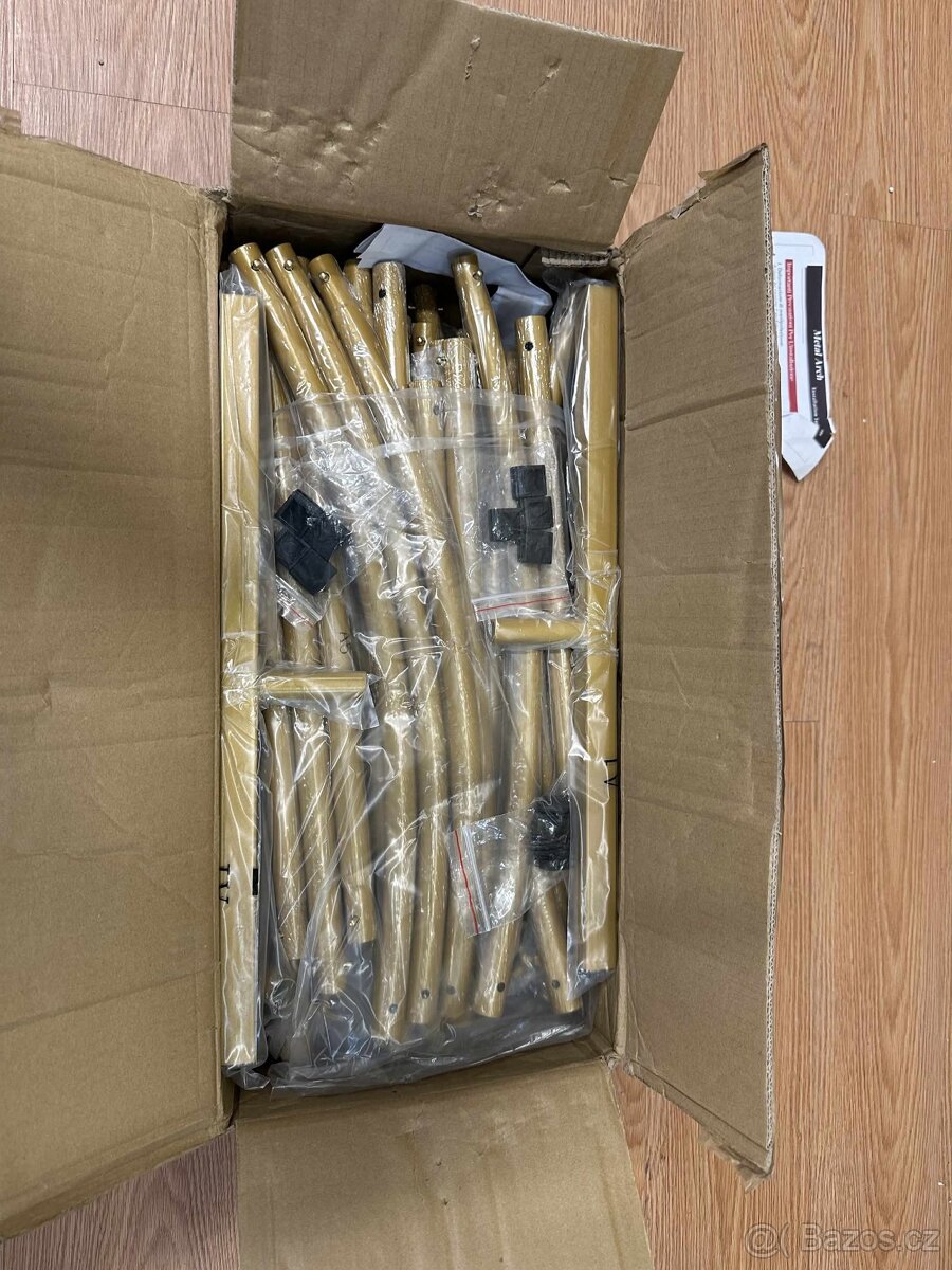 pomocník na výzdobu. - 5