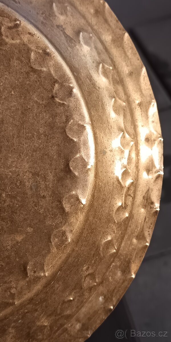 Kořistní mosazný ručně tepaný talíř z 2sv. války, TOP - 5