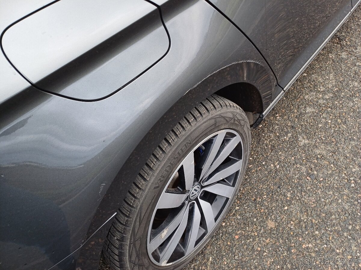 Volkswagen Passat GTE - 5