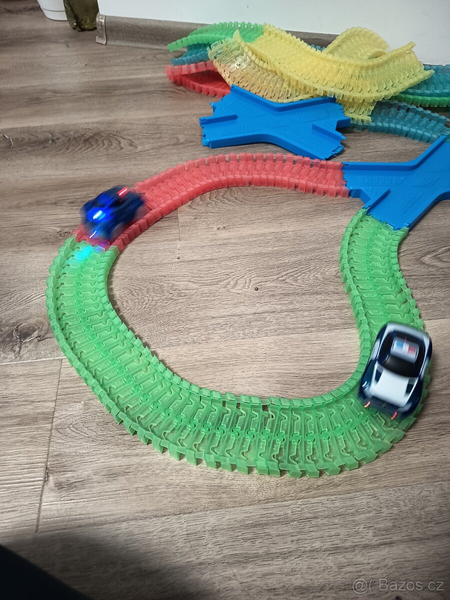 Svítí autodráha se 2 autíčky - 5