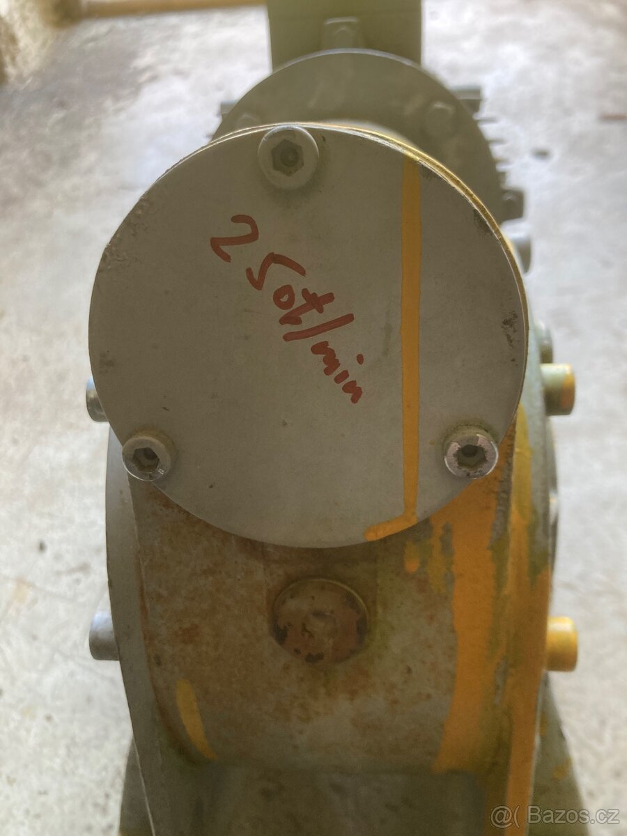 Elektromotor s převodovkou - 5