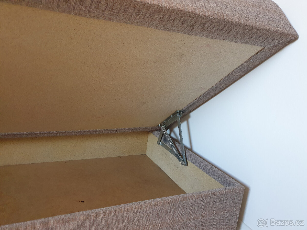 Válenda čalouněná - 5