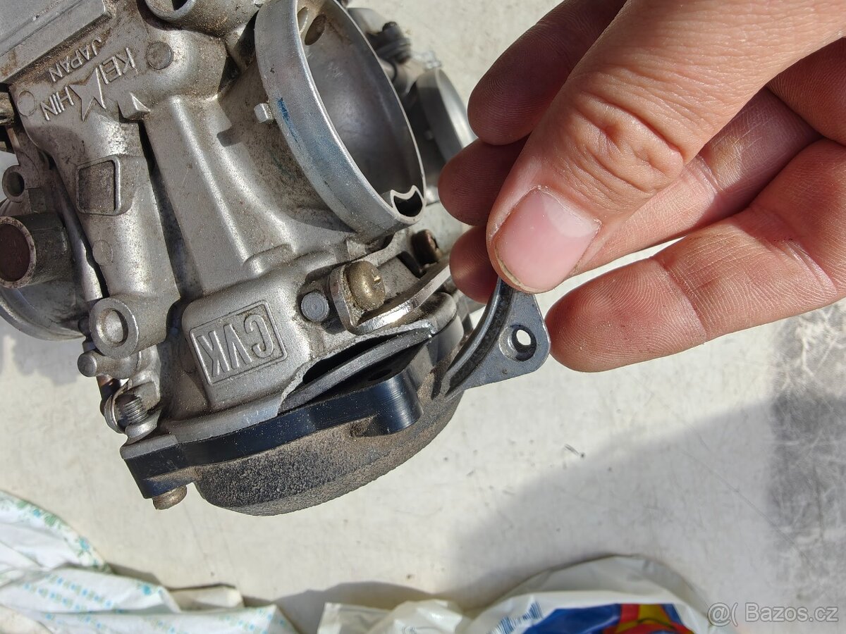 Kawasaki ER-5 - karburátory - příruby - 5