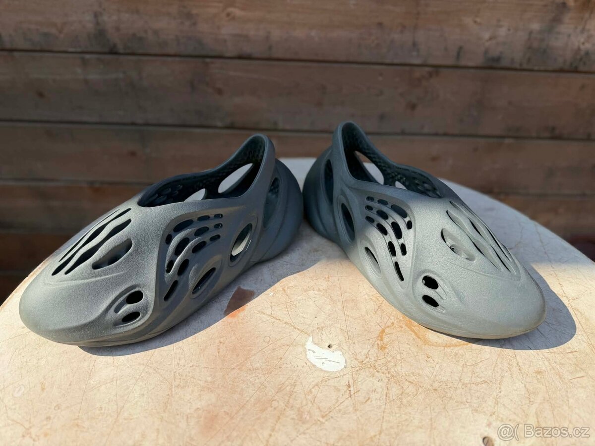 Adidas Yeezy Foam RNR Carbon - 5