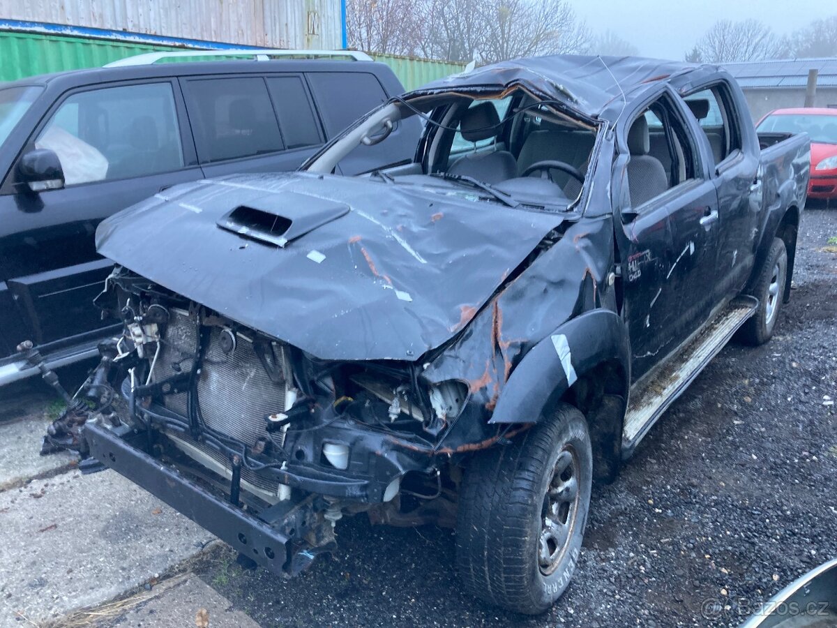 Toyota Hilux 2008 2.5 D4D 88 kW- zdravá korba