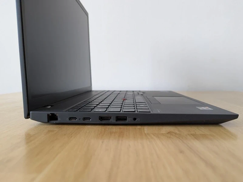 Thinkpad T16 - 32GB ram, 1TB ssd, dotykový dsiplej - 5