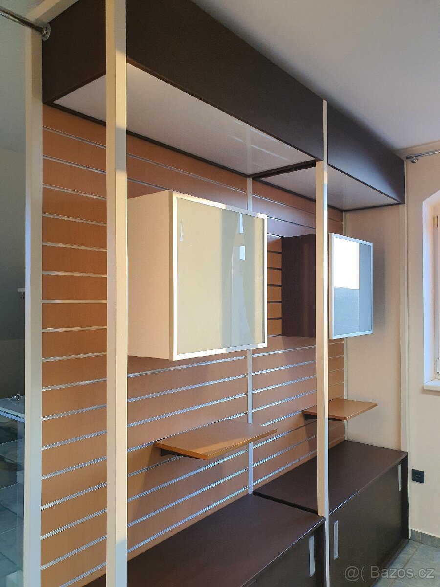 Výstavní, prodejní stěna (regál) do prodejny, kanceláře - 5