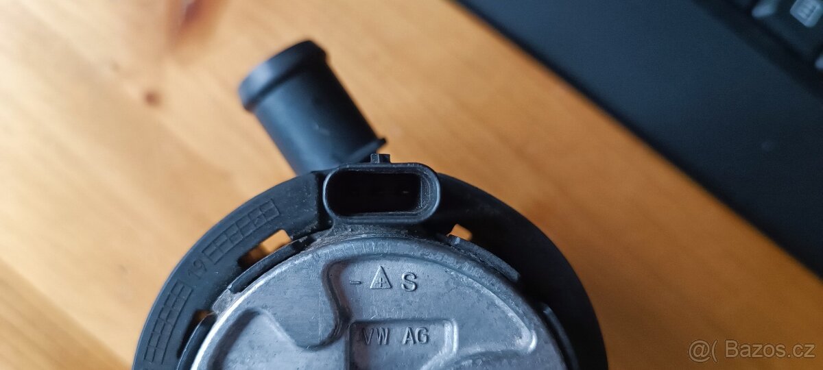 Prodám přídavné vodní čerpadlo VW AG r.v. 2022 - 5