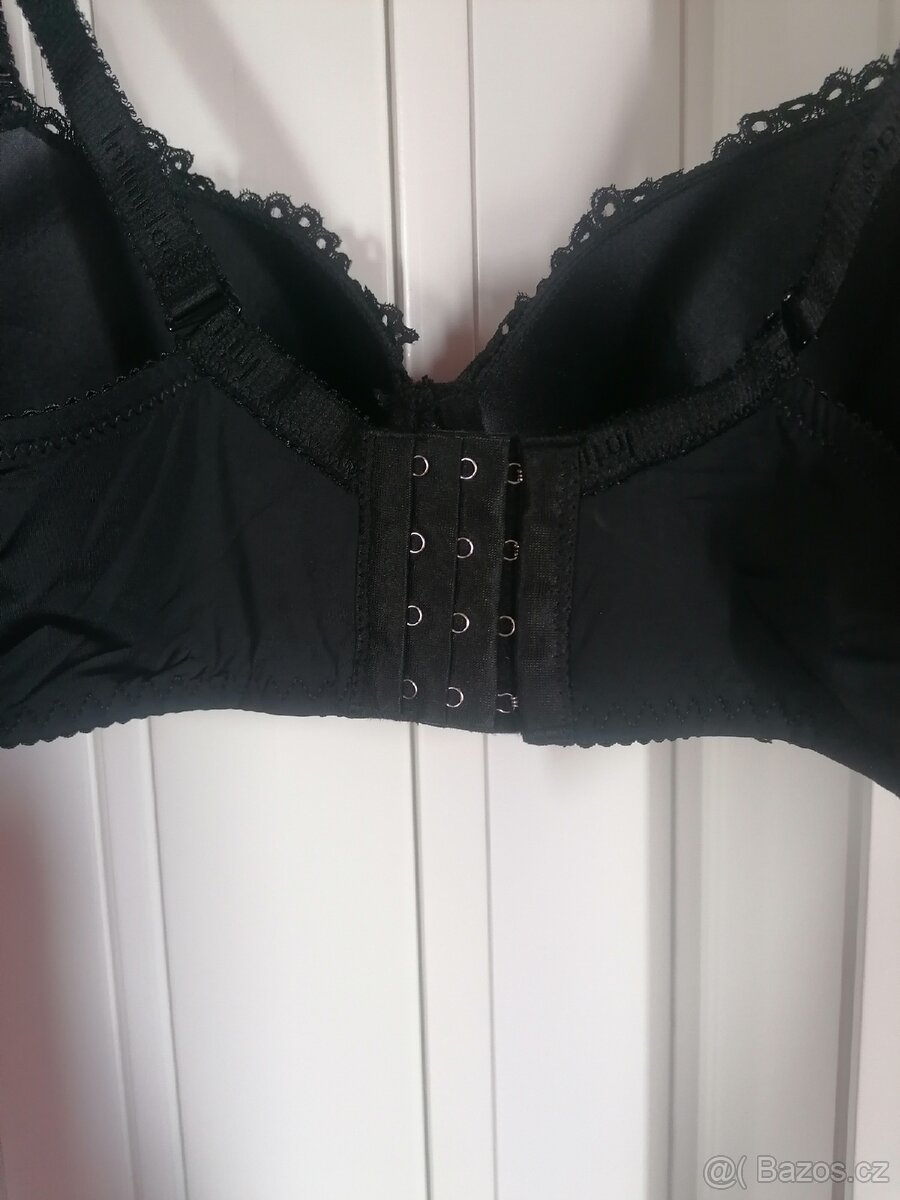 Nová černá podprsenka - 5