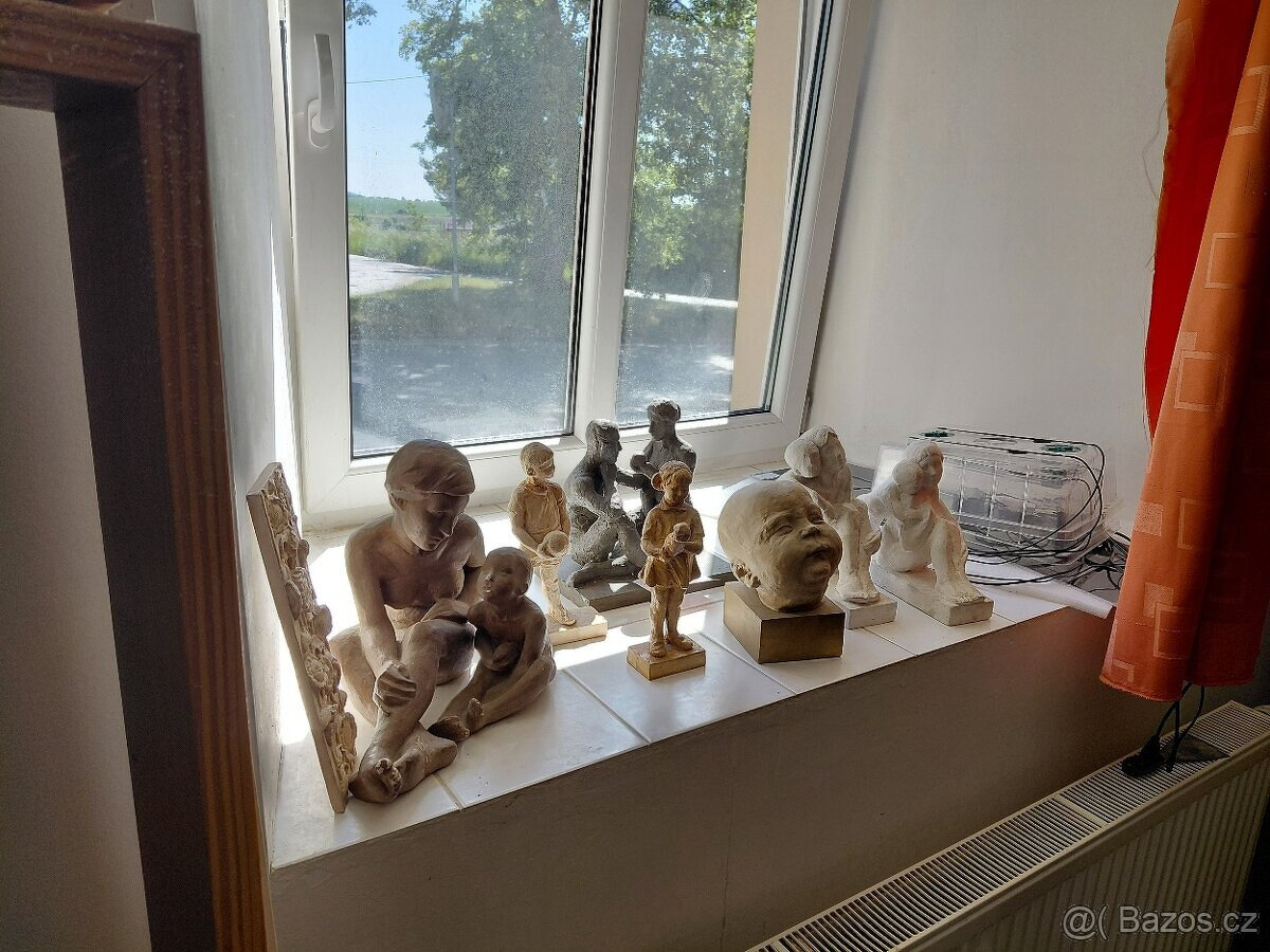 Soubor sádrových soch a bust - 5