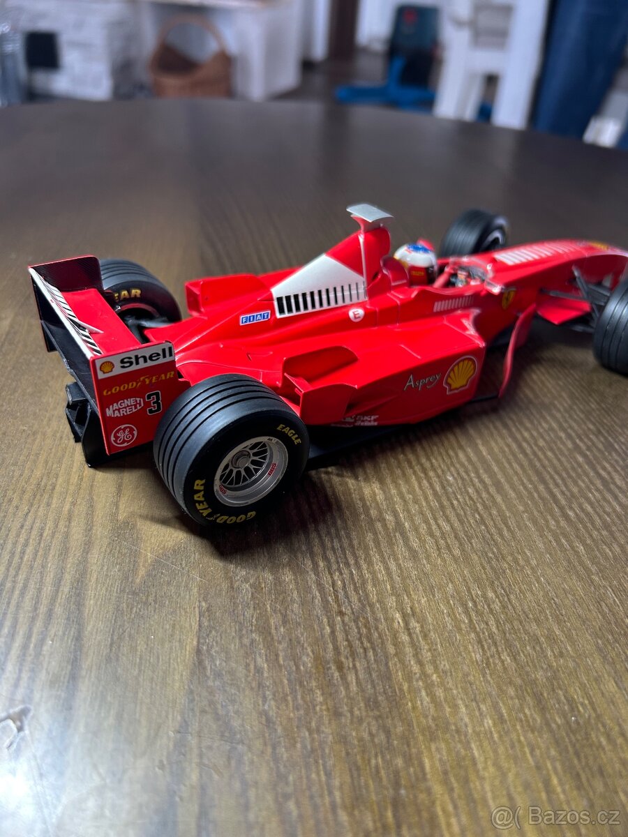 Ferrari F300 1:18 - 5