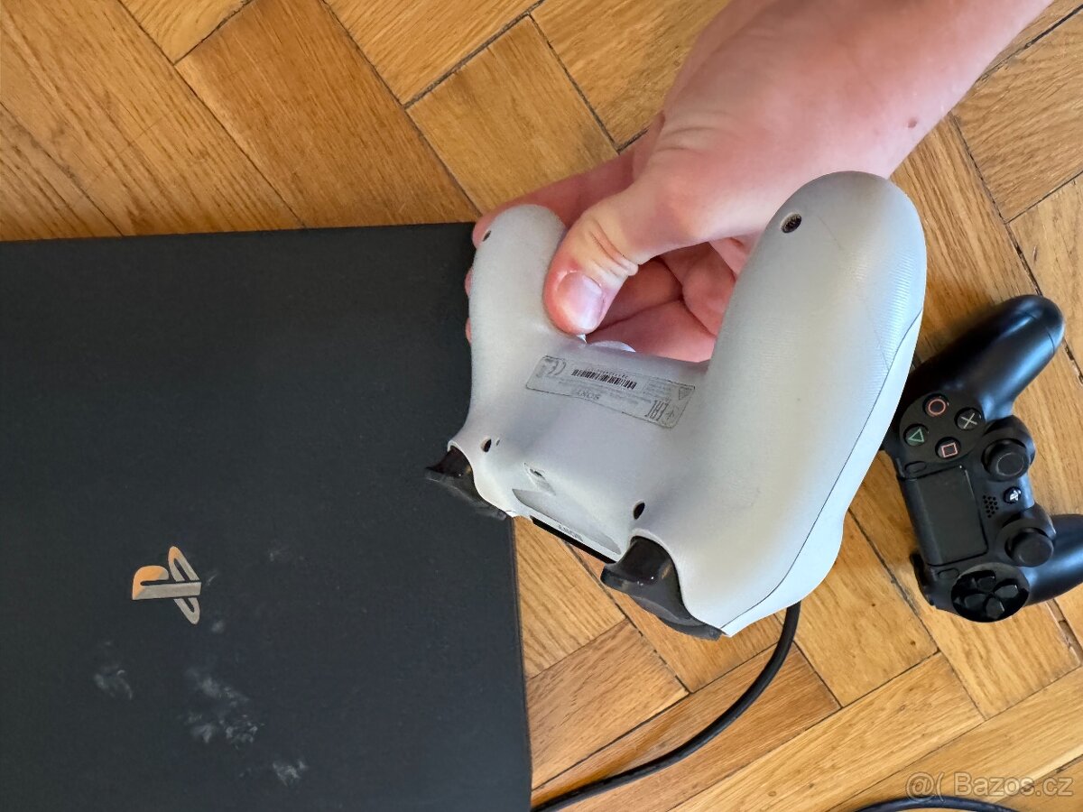 PlayStation 4 Pro (1TB) - 5