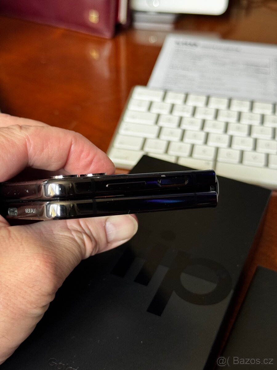 Samsung Z Flip 4 - 5