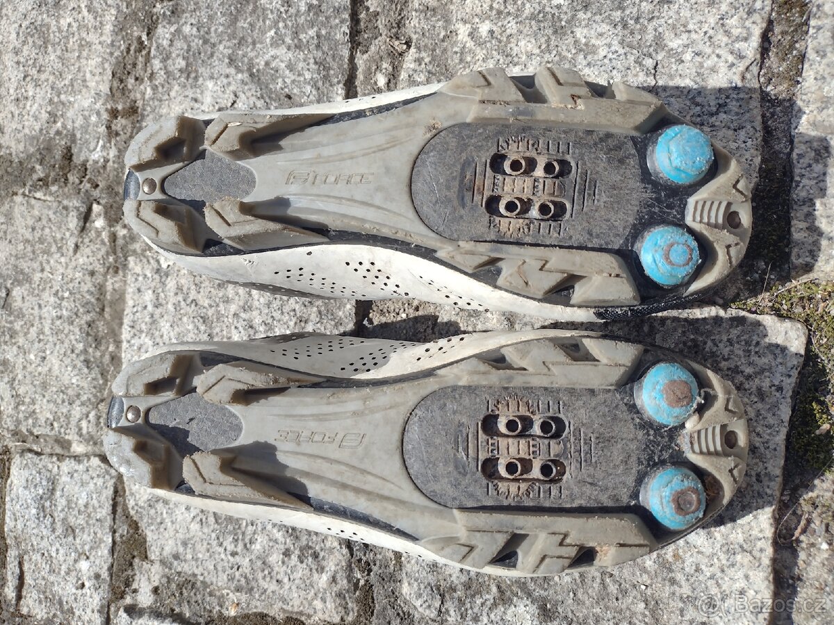 Tretry Force vel. 37 - 5