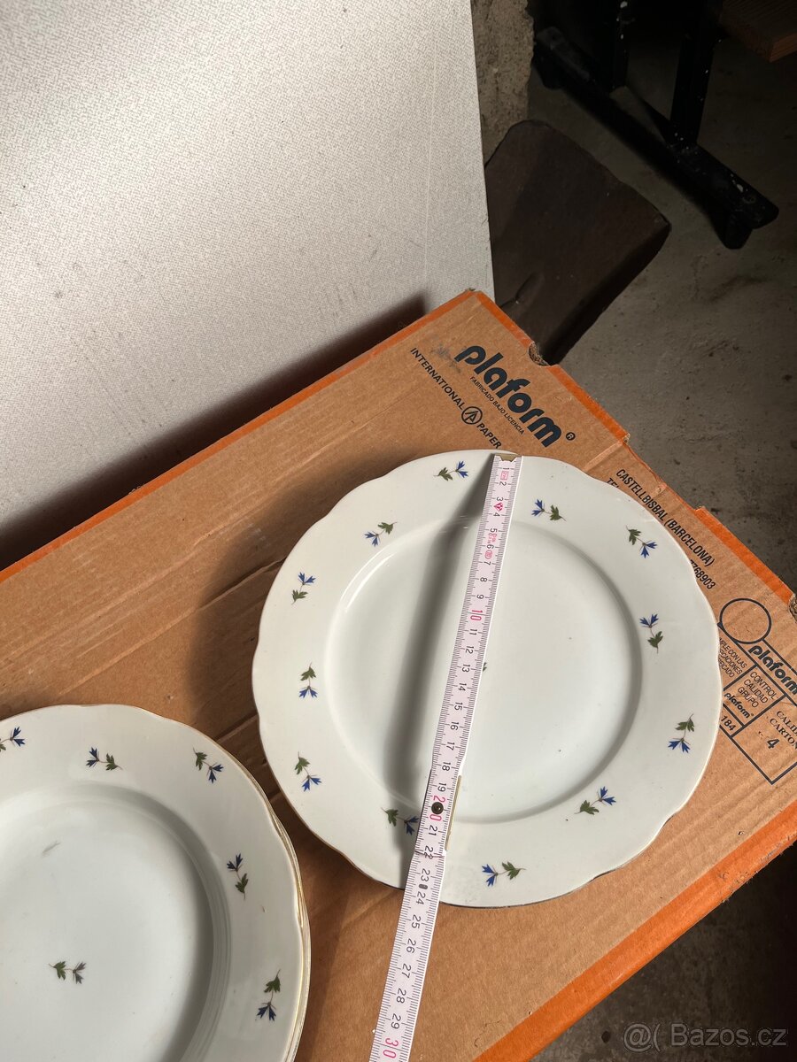 Sada starých porcelánových talířů - 5