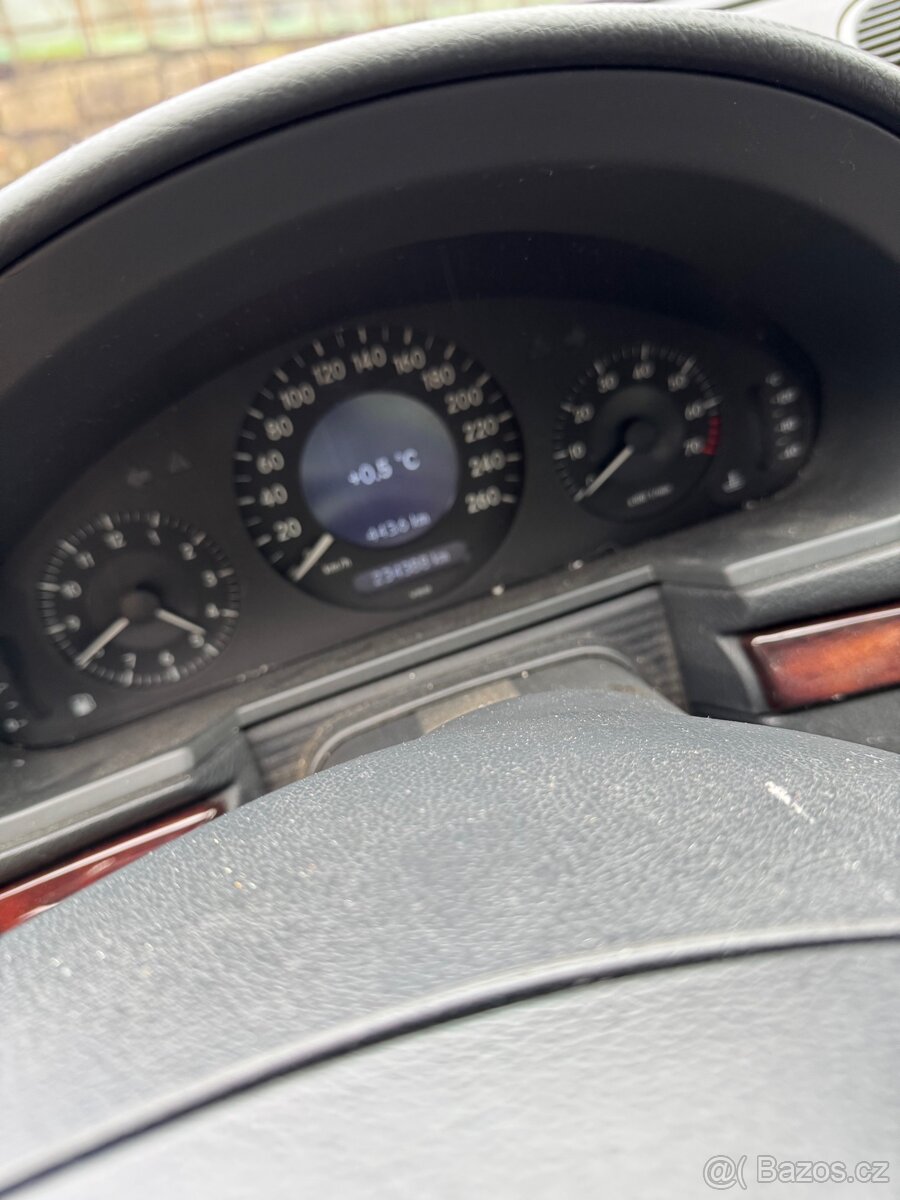 Mercedes benz 211 E 240 - 5