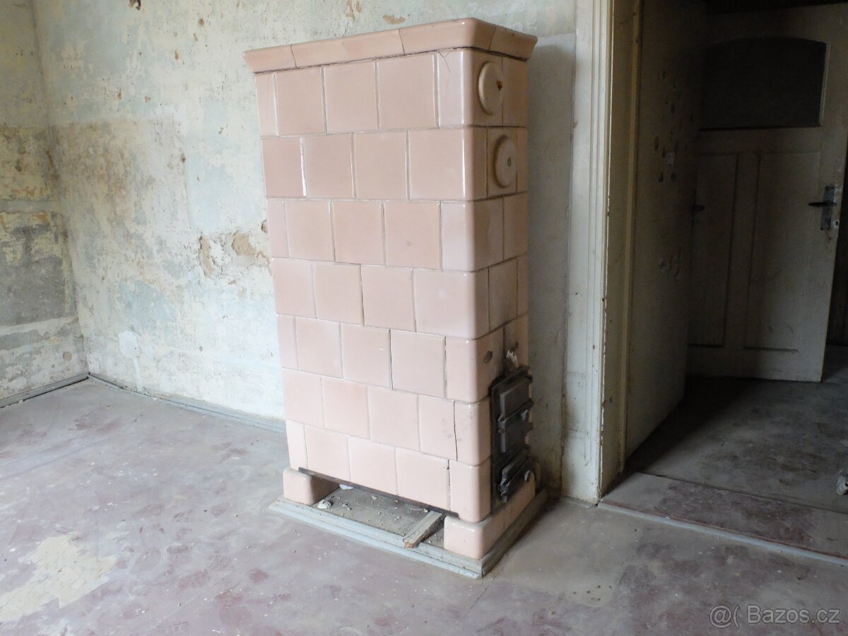 Starožitná kachlová kamna 2 kusy na 1 místě - možnost výběru - 5