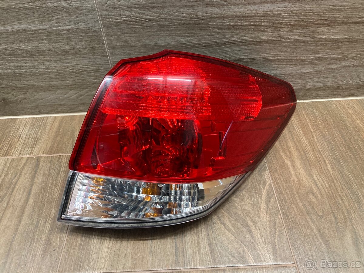 Subaru Legacy Outback - zadní světla. - 5