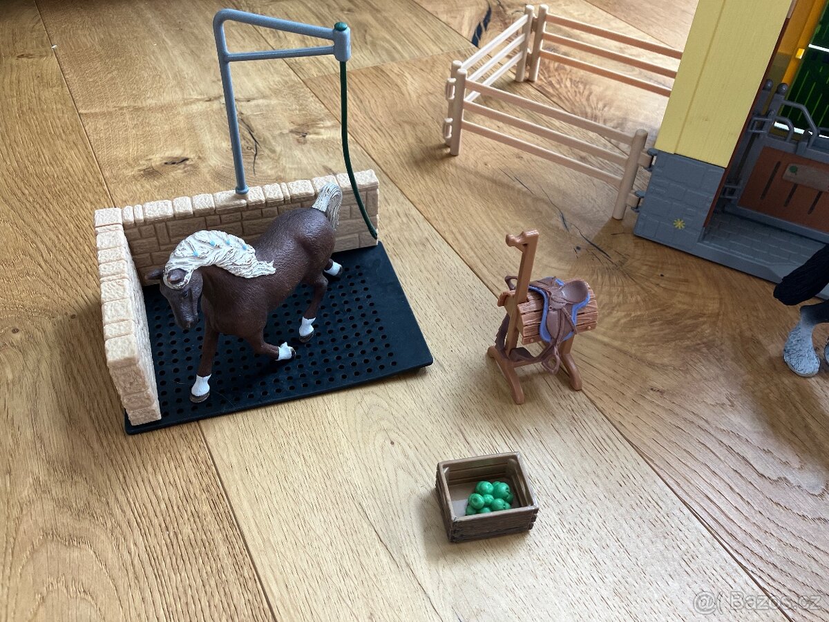 Stáj, mycí box, koně, postavy SCHLEICH - 5